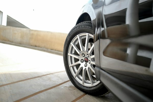 Top Battery Chargers for UK-Made Electric Vehicles: Which One Packs the Best Efficiency?